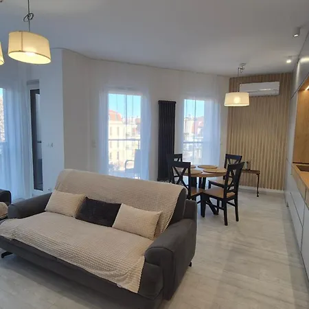 St Wojciech Hill Apartment, Free Parking, Air-conditioning, Self Check-in 24h Daire Poznan