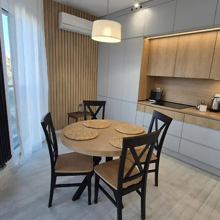 St Wojciech Hill Apartment, Free Parking, Air-conditioning, Self Check-in 24h Apartamento