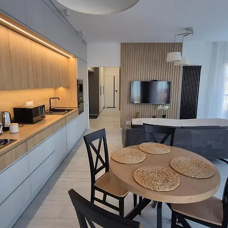 St Wojciech Hill Apartment, Free Parking, Air-conditioning, Self Check-in 24h * Poznań