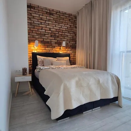 St Wojciech Hill Apartment, Free Parking, Air-conditioning, Self Check-in 24h