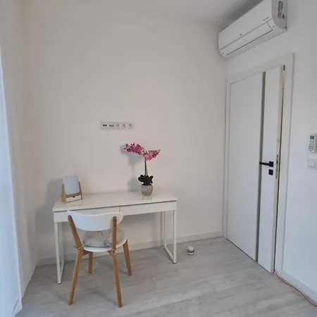 St Wojciech Hill Apartment, Free Parking, Air-conditioning, Self Check-in 24h Appartement *