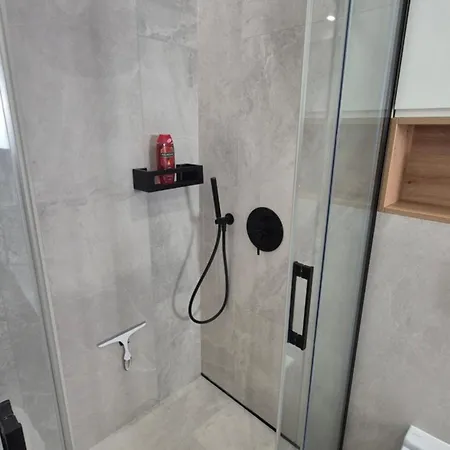 Apartamento St Wojciech Hill Apartment, Free Parking, Air-conditioning, Self Check-in 24h