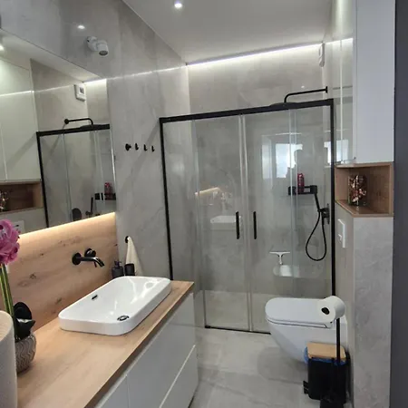 St Wojciech Hill Apartment, Free Parking, Air-conditioning, Self Check-in 24h *