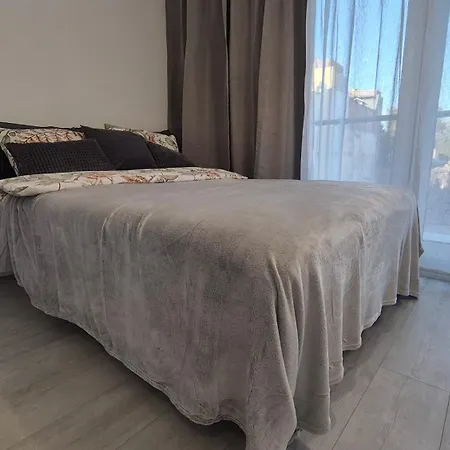 Apartamento St Wojciech Hill Apartment, Free Parking, Air-conditioning, Self Check-in 24h *