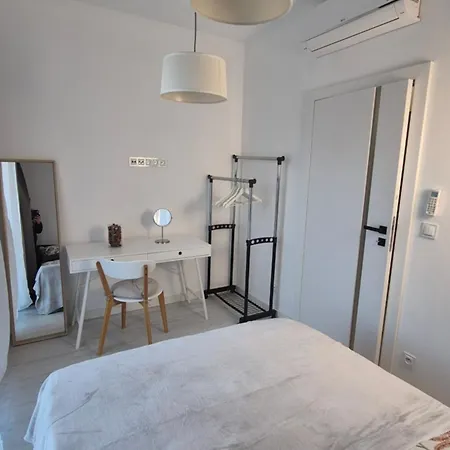 Apartamento St Wojciech Hill Apartment, Free Parking, Air-conditioning, Self Check-in 24h