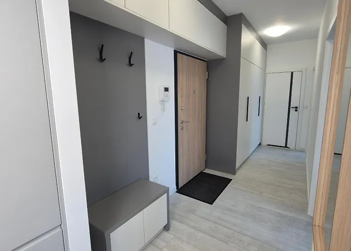 St Wojciech Hill Apartment, Free Parking, Air-conditioning, Self Check-in 24h بوزنان