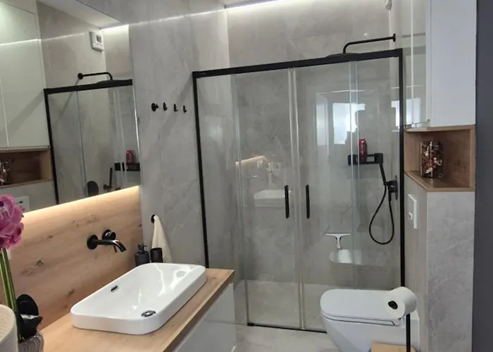 St Wojciech Hill Apartment, Free Parking, Air-conditioning, Self Check-in 24h *