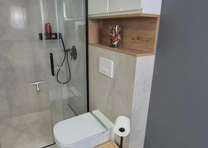 St Wojciech Hill Apartment, Free Parking, Air-conditioning, Self Check-in 24h